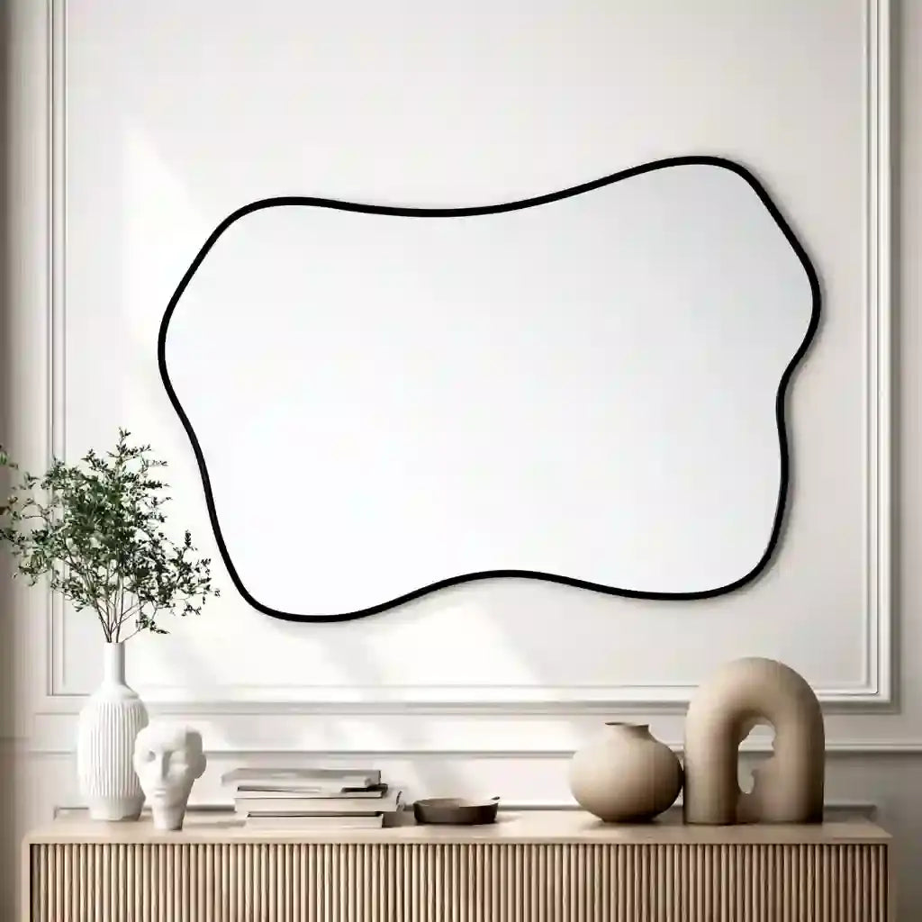Espejo con forma orgánica de marco oscuro - negro